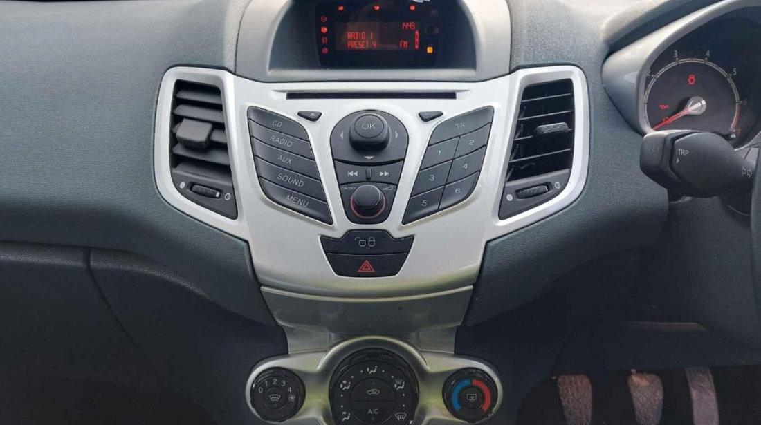 CD player Ford Fiesta 6 2009 HATCHBACK 1.25 i SNJA