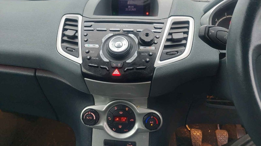 CD player Ford Fiesta 6 2011 HATCHBACK 1.6 i