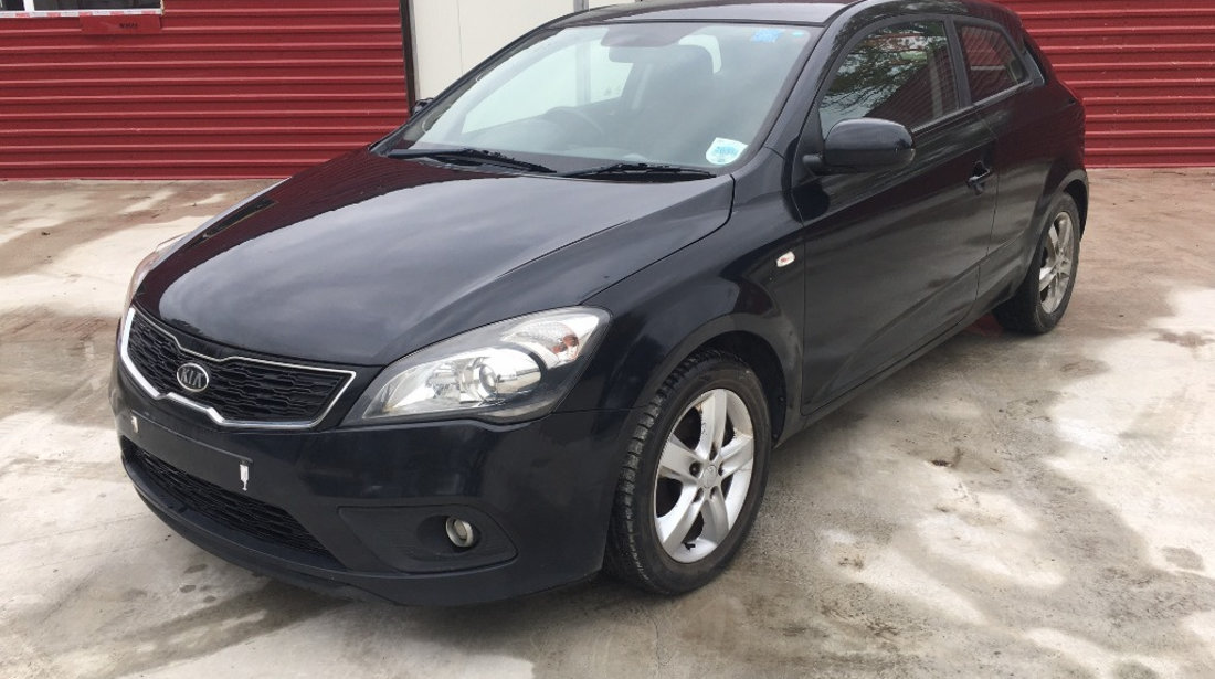 CD player Kia Ceed 2011 HATCHBACK 1.6 CRDI