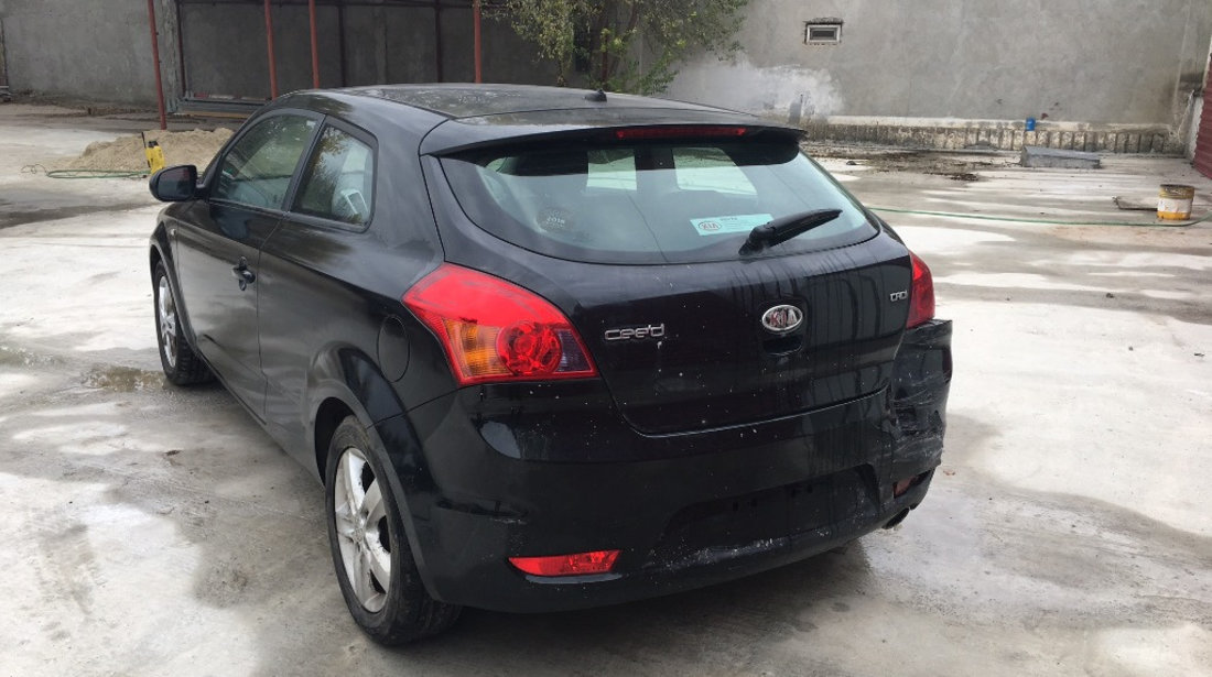 CD player Kia Ceed 2011 HATCHBACK 1.6 CRDI