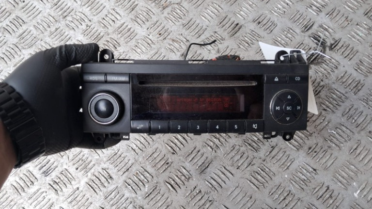 CD player Mercedes A150 w169 benzina, cod motor 266.920 , transmisie manuala , an 2005 cod A1698200086