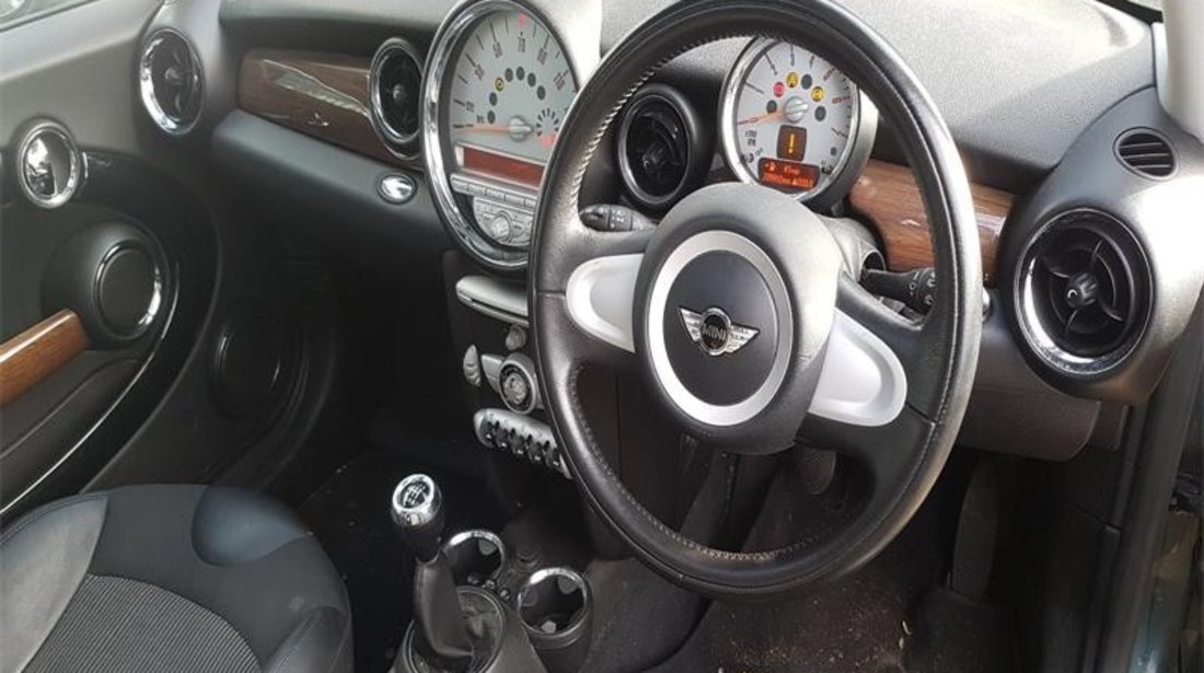 CD player Mini Clubman 2008 hatchback 1.6