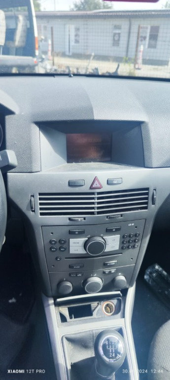 CD player Opel ASTRA H 1.4 benzina 66KW / 90 CP cod motor Z14XEP ,transmisie manula 5+1 cod F13 an 2...