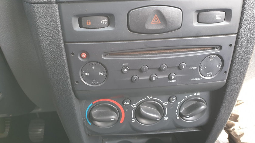 CD player Renault Clio 2 2008 Limuzina 1.4