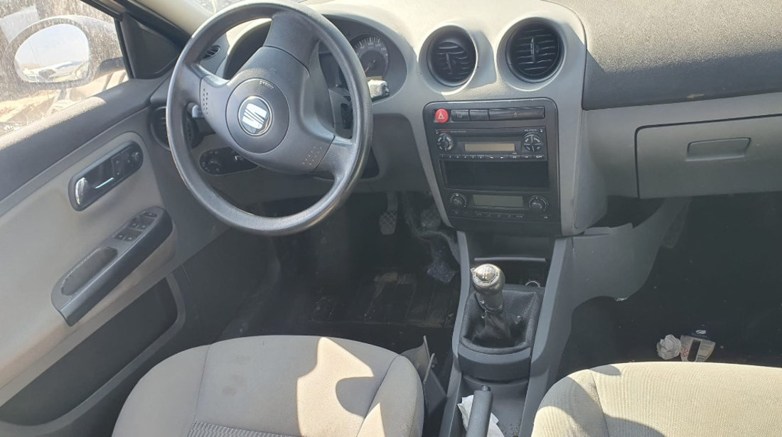 CD player Seat Ibiza 2003 hatchback 1.4 benzina BBY