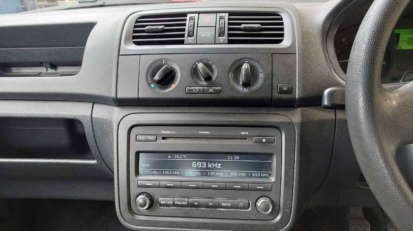 CD player Skoda Fabia 2 2011 HATCHBACK 1.2 CHFA