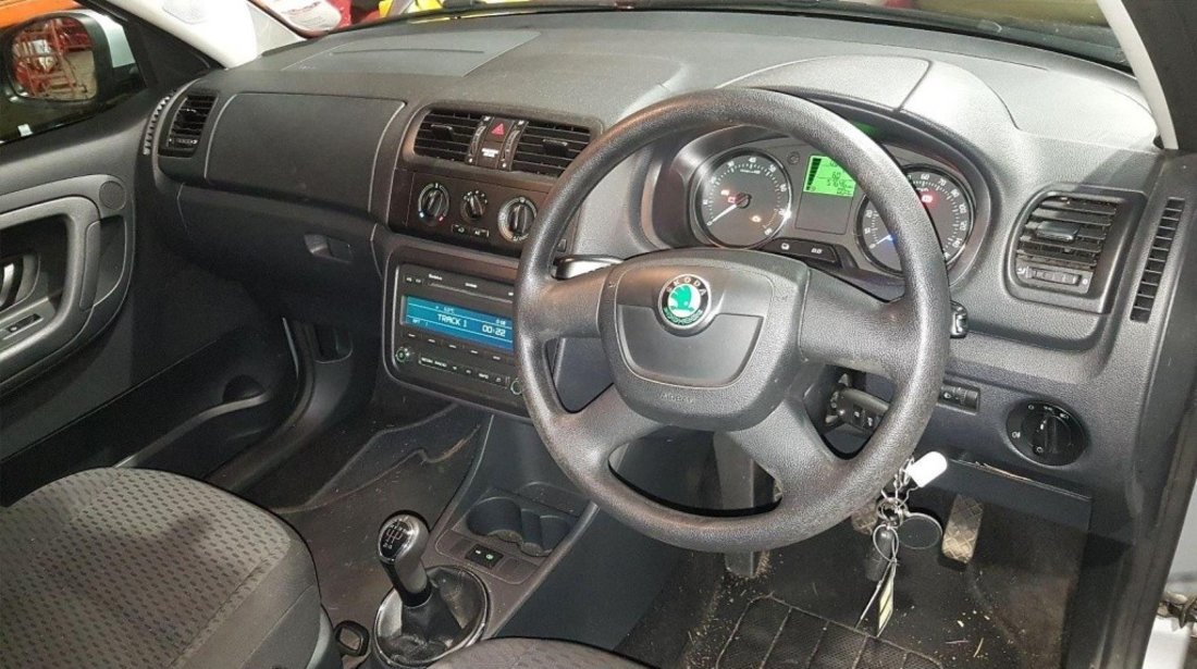 CD player Skoda Fabia II 2011 hatchback 1.2