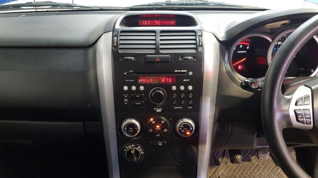 CD player Suzuki Grand Vitara 2008 suv 1.9