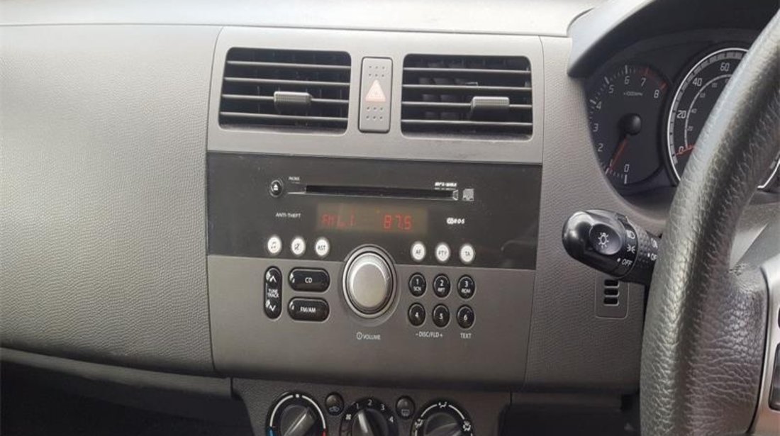 CD player Suzuki Swift 2010 Hatchback 1.3i