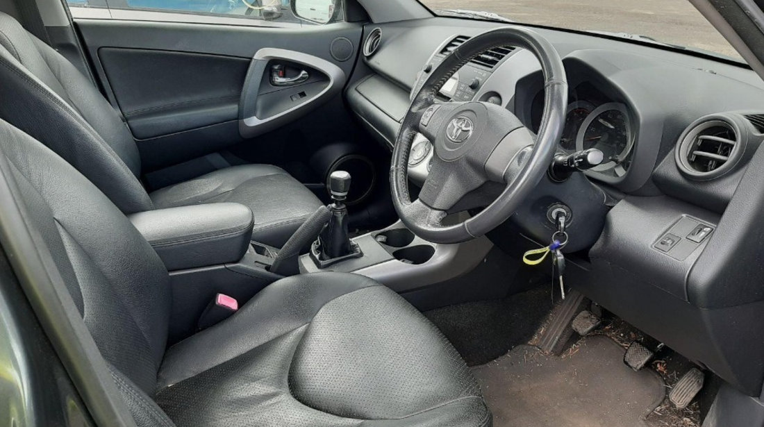 CD player Toyota RAV 4 2007 SUV 2.2 TDI