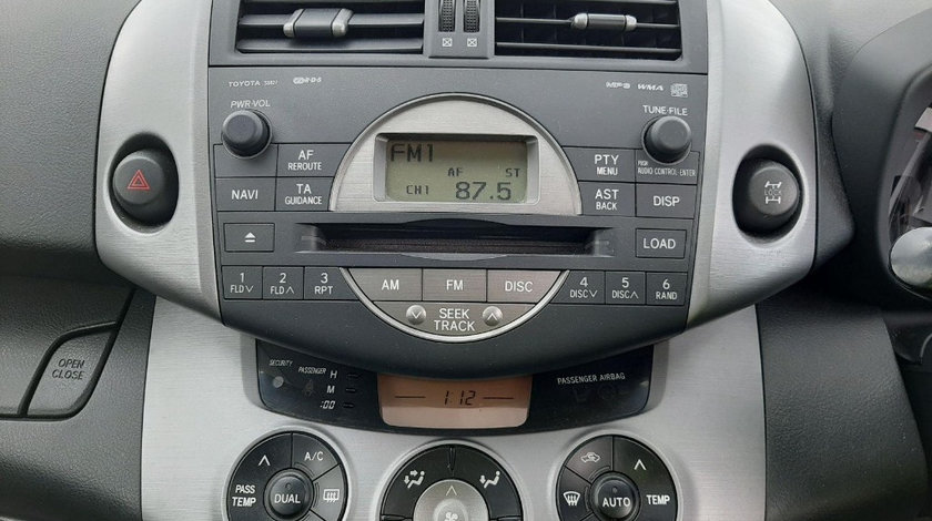 CD player Toyota RAV 4 2007 SUV 2.2 TDI