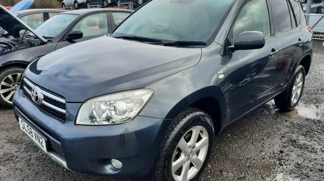 CD player Toyota RAV 4 2008 SUV 2.2 TDI