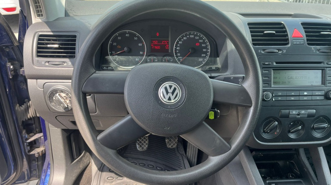 CD player Volkswagen Golf 5 2005 HATCHBACK 1.4 i BCA