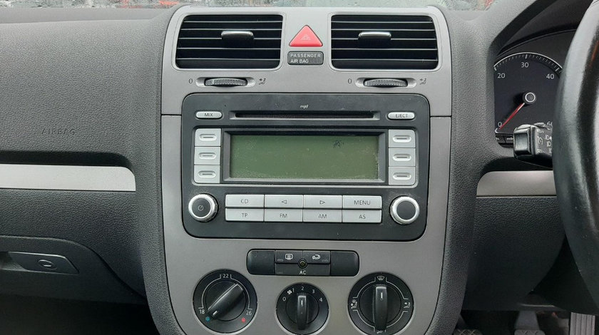 CD player Volkswagen Golf 5 2008 Hatchback 1.9 TDI