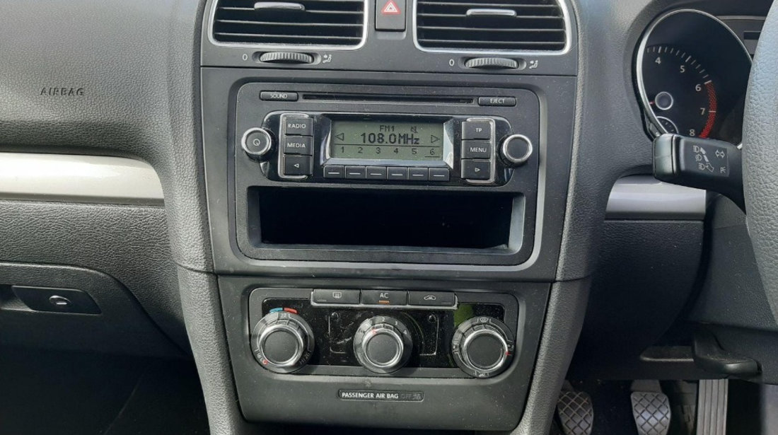 CD player Volkswagen Golf 6 2009 Hatchback 1.4 FSI CGGA