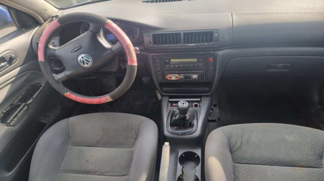 CD player Volkswagen Passat B5 2005 sedan/berlina 1.9 diesel