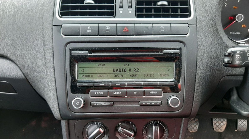 CD player Volkswagen Polo 6R 2011 Hatchback 1.2TDI