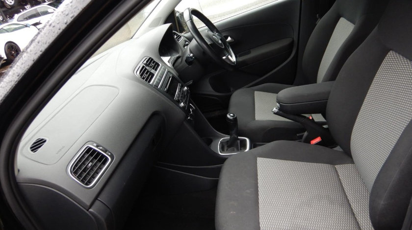 CD player Volkswagen Polo 6R 2013 Hatchback 1.2 TDI
