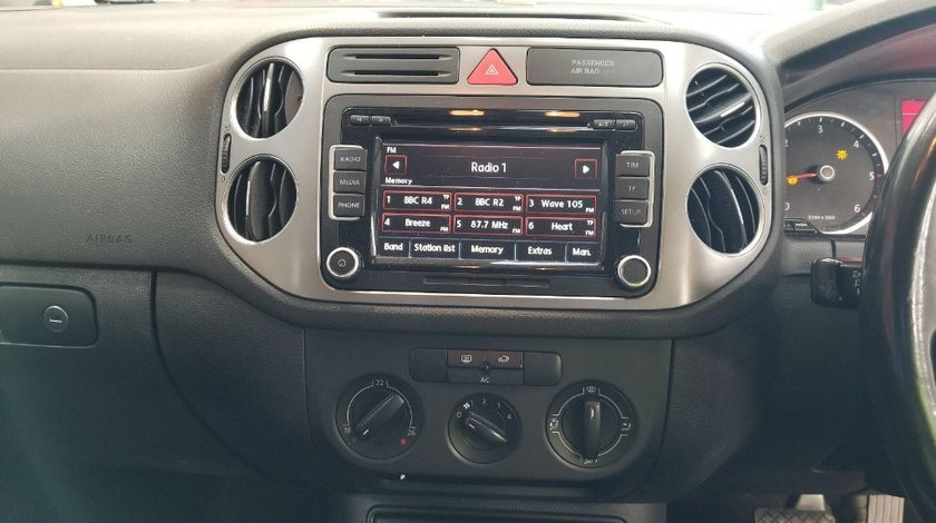 CD player Volkswagen Tiguan 2008 SUV 2.0 TDI