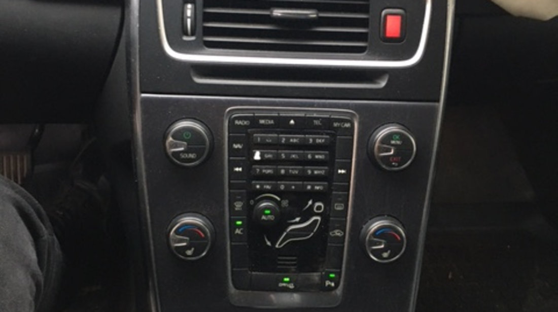 CD player Volvo V60 2013 Break 2.0 D