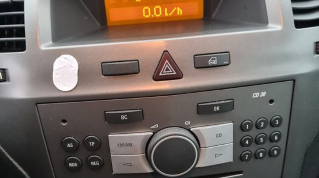 Cd30 radio cd ecran display afisaj bord Opel Zafira B