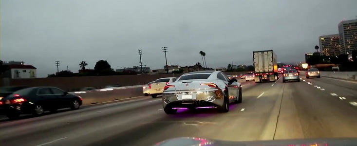 Ce-ai zice de un Fisker Karma cromat si cu neoane sub podea? Ce-ai zice de un Fisker Karma cromat si cu neoane sub podea?
