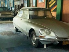 Ce mai descoperire! Zeci de masini din diferite perioade de timp au fost gasite intr-un hambar din Brazilia