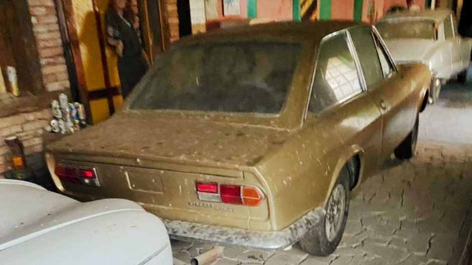 Ce mai descoperire! Zeci de masini din diferite perioade de timp au fost gasite intr-un hambar din Brazilia