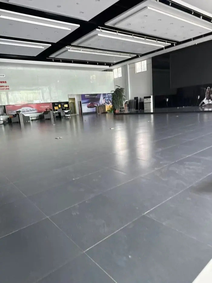 Ce risti sa patesti daca-ti cumperi masina din China. Peste 20 de dealeri auto s-au inchis peste noapte si au fugit cu banii clientilor
