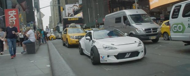 Ce se intampla cand duci cea mai nebuna masina Street-Legal in Times Square?