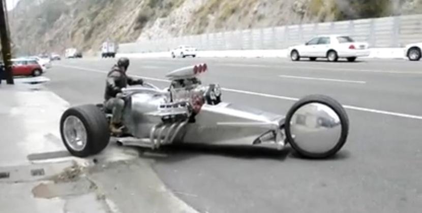 Cea mai rea motocicleta din lume il face pe Batman gelos Cea mai rea motocicleta din lume il face pe Batman gelos
