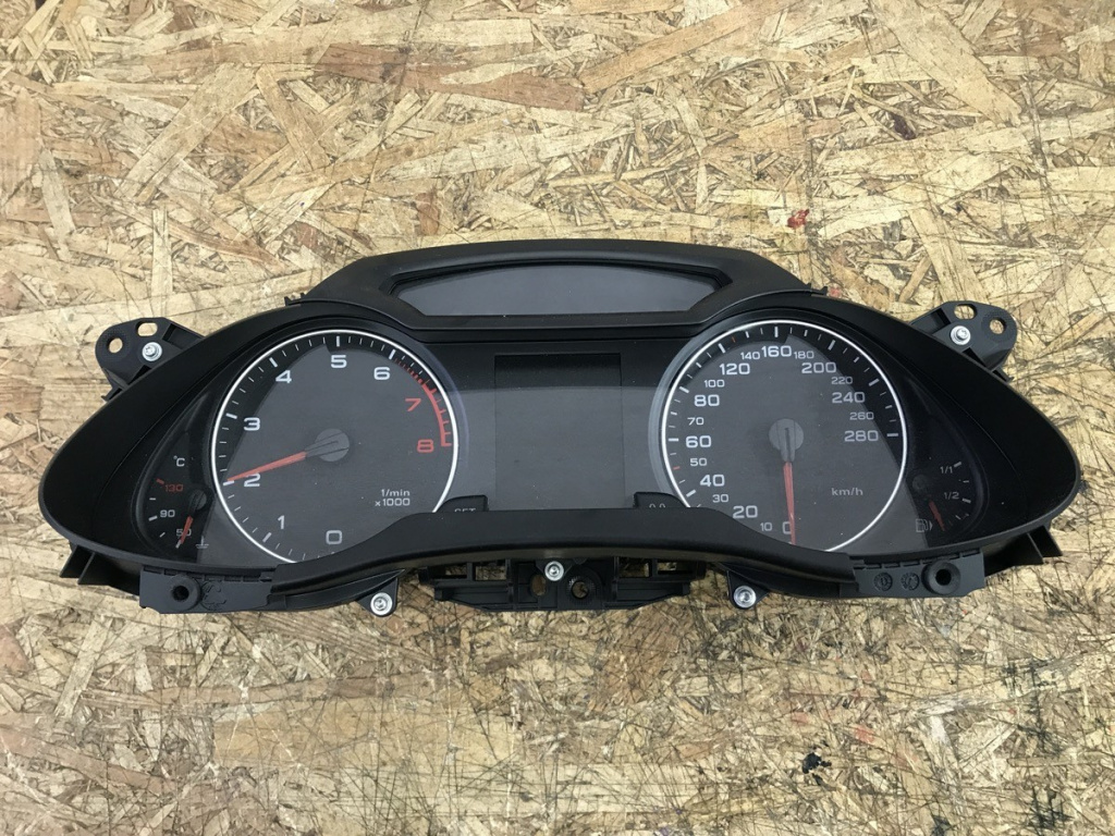 Ceas bord Audi A4 B8 2.0TFSI , 180cp, Manual sedan 2009 (8K0920930B)