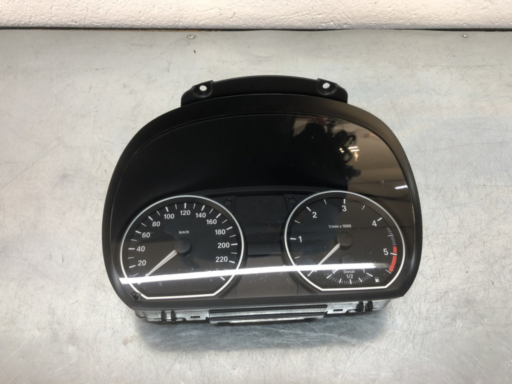 Ceas bord BMW Seria E87 120d Manual 2011 sedan 2011 (9242332)