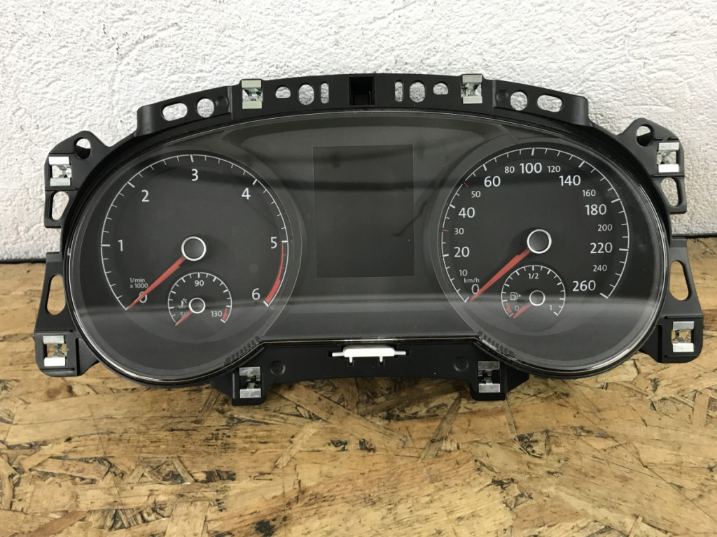 Ceas bord Golf Sportsvan hatchback 2016 (517920741)