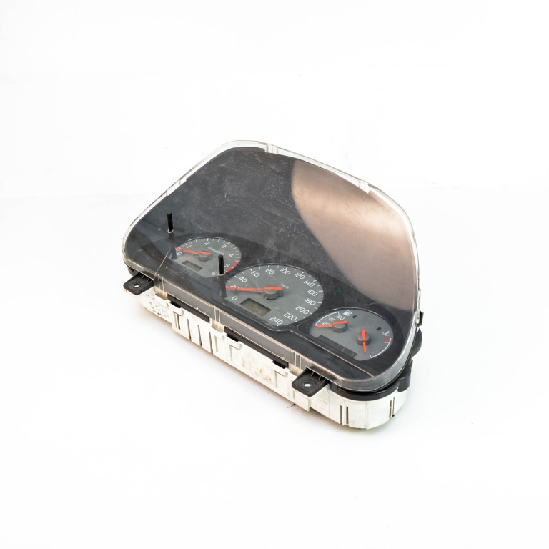 Ceas Bord / Instrument De Bord Volvo V40 Combi 1995-2004 1.9 Td Motorina Europa - Afisaj In Km Motorina 27198, 20021, 734205