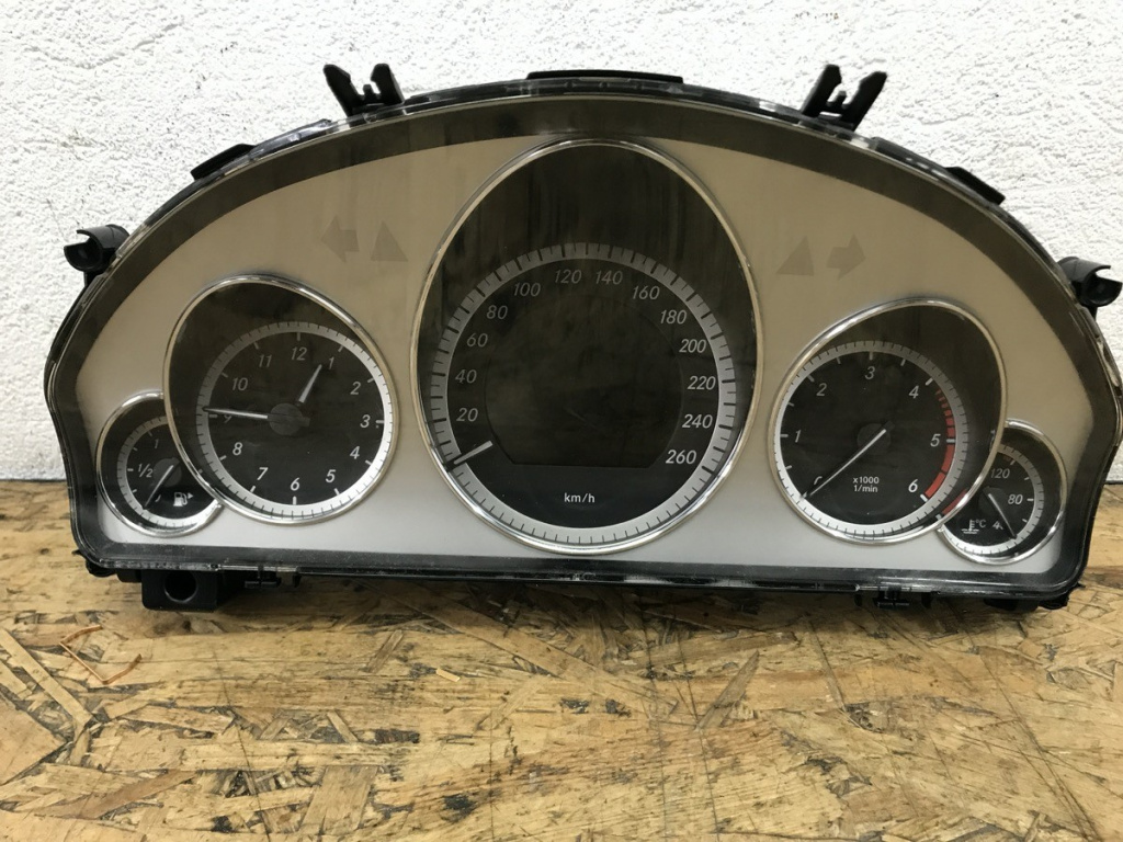 Ceas bord Mercedes Benz W212 E220 CDI Avangarde sedan 2010 (A2129001308)