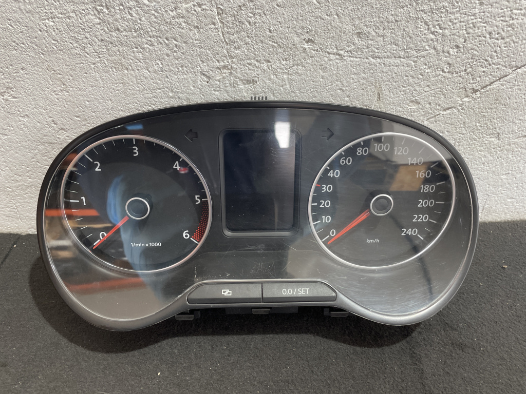 Ceas bord Volkswagen Polo 6R, 1.6 tdi , Manual sedan 2011 (6R0920861B)