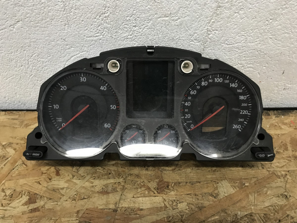 Ceas bord VW Passat B6 2.0TDI BMP Variant sedan 2008 (3C0920871E)
