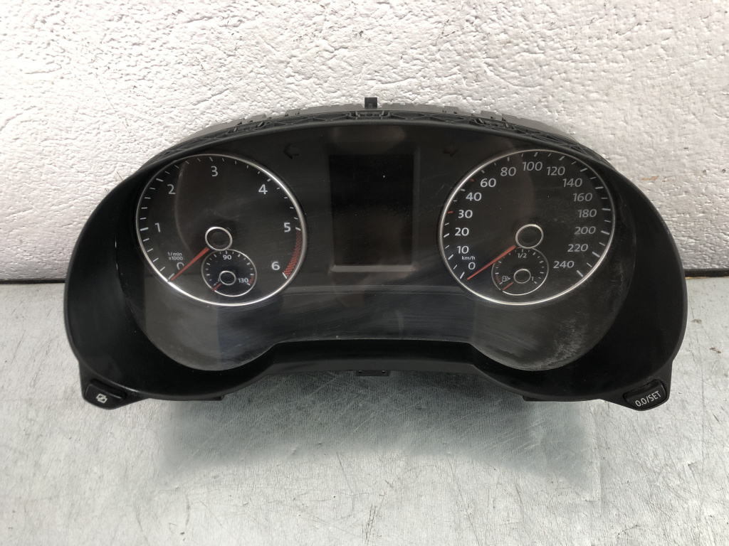 Ceas bord VW Sharan 7N sedan 2011 (7N0920870A)