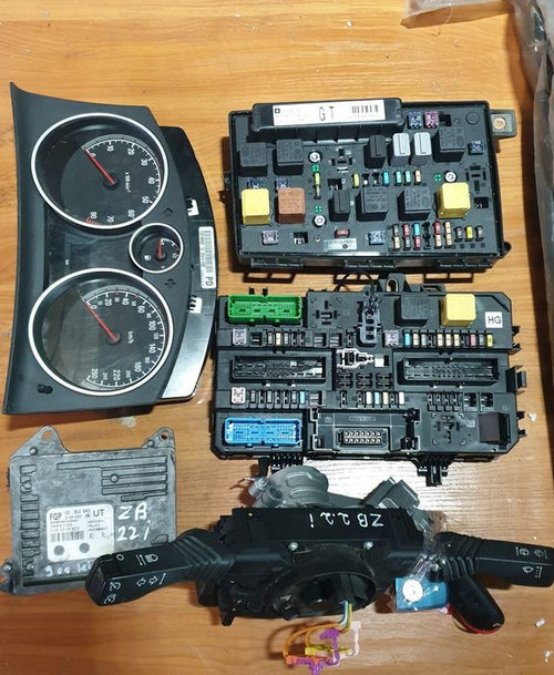 Ceas cim calculator panou sigurante modul Zafira B 2.2i 150cp Z22YH
