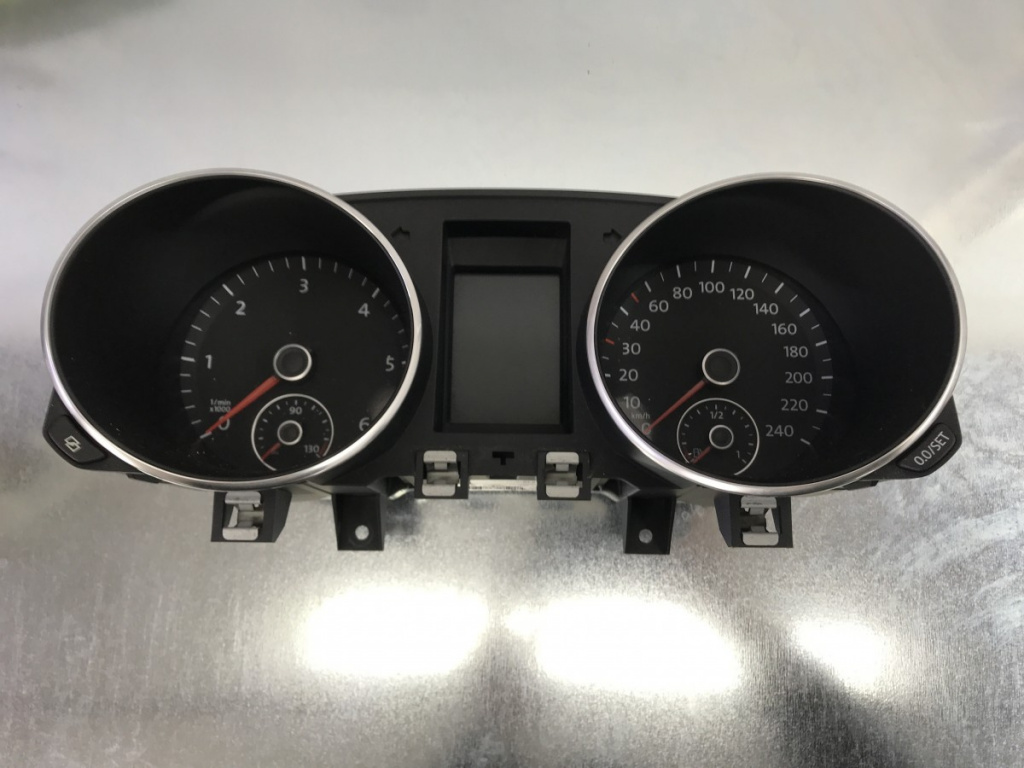 Ceas de bord VW Golf 6, 2.0 GTD, DSG sedan 2009 (5K0920870C)