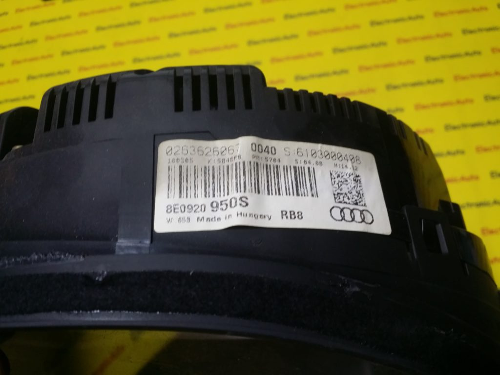 Ceasuri bord Audi A4 8E0920950S, 0263626067