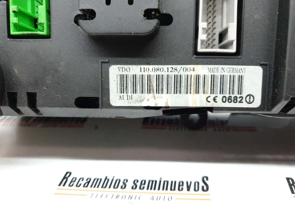 Ceasuri bord AUDI A6 4B0920933M / 1100801280044B0920933M / 110080128004