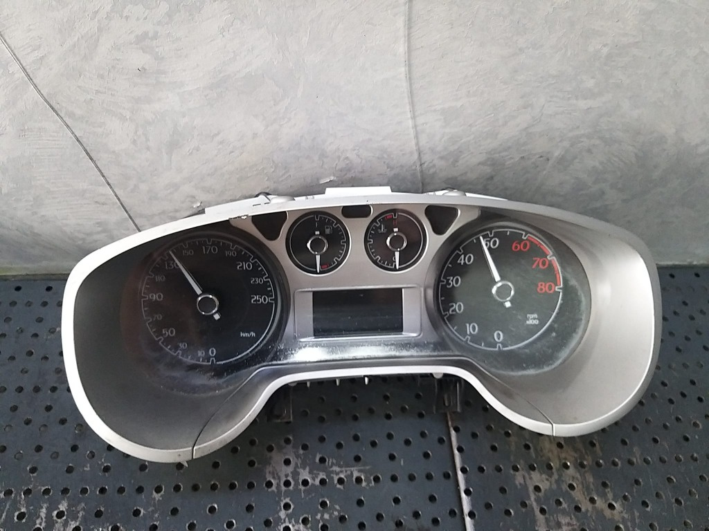 Ceasuri bord benzina lancia delta 3 844 5550019804 555005080101 5080401