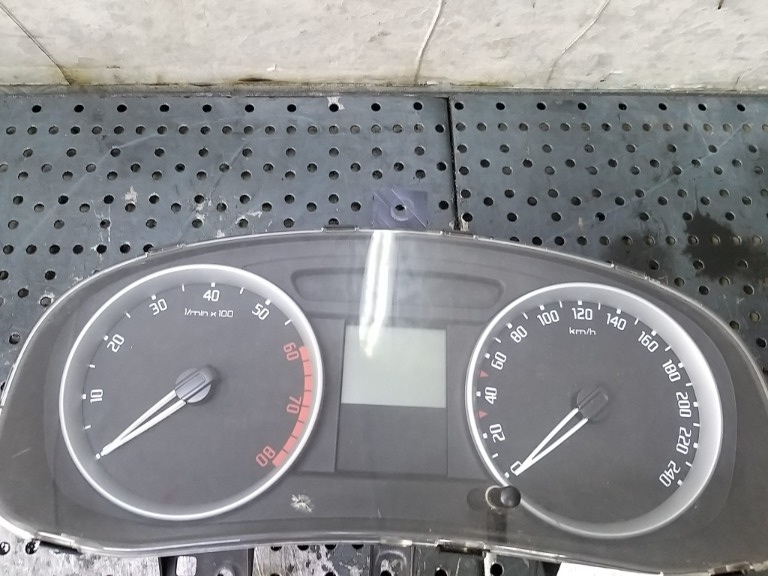 Ceasuri bord benzina skoda fabia 2 5j 5j0920811b
