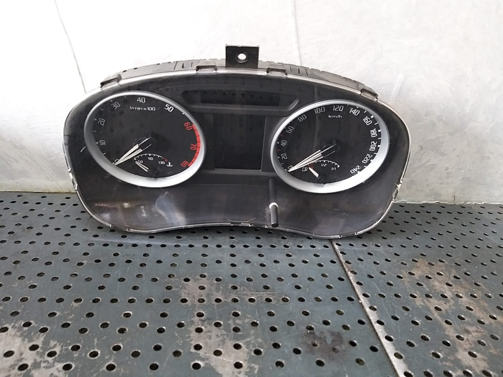 Ceasuri bord benzina skoda fabia 2 5j a2c53319717 5j0920841b v2802496