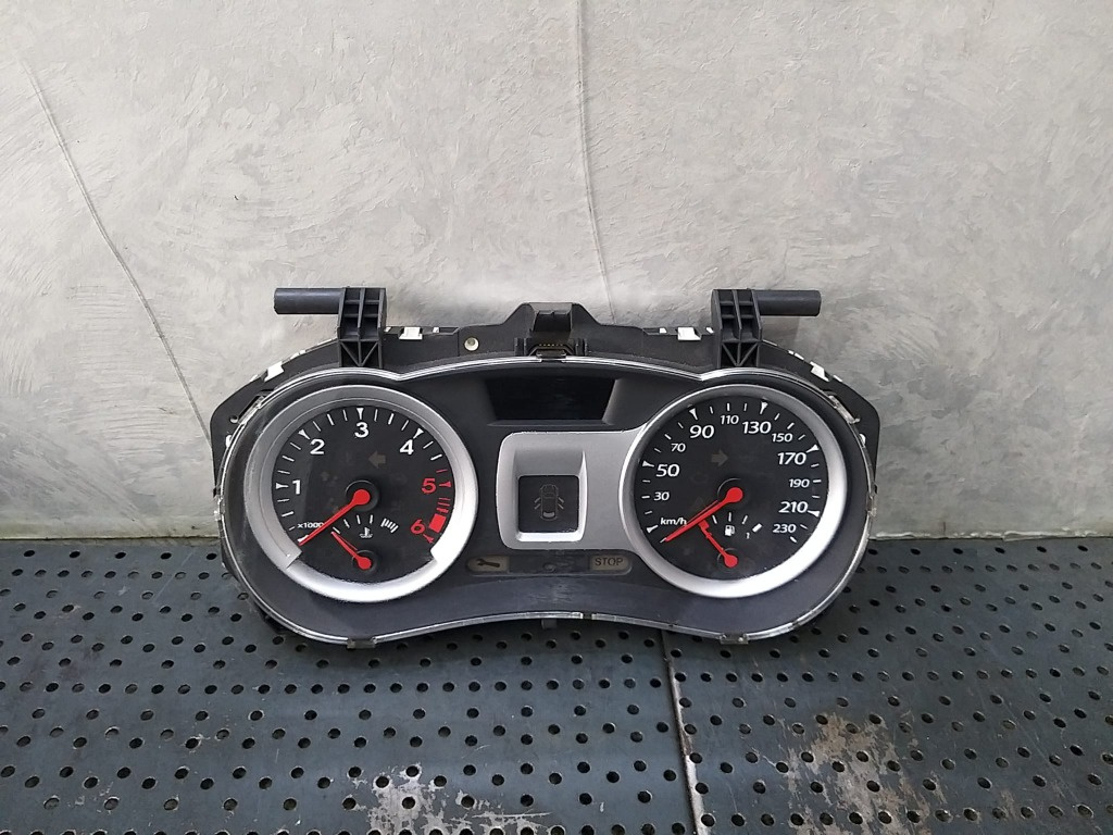 Ceasuri bord diesel renault clio 3 8200821001d