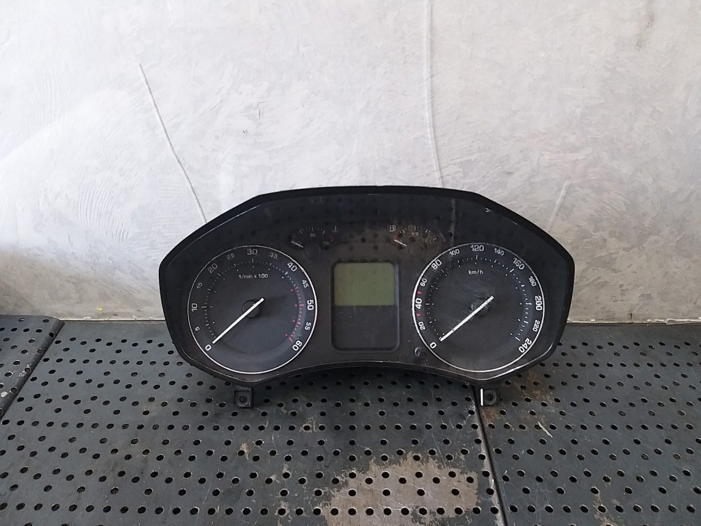 Ceasuri bord diesel skoda octavia 2 1z 1z0920810d v3560416