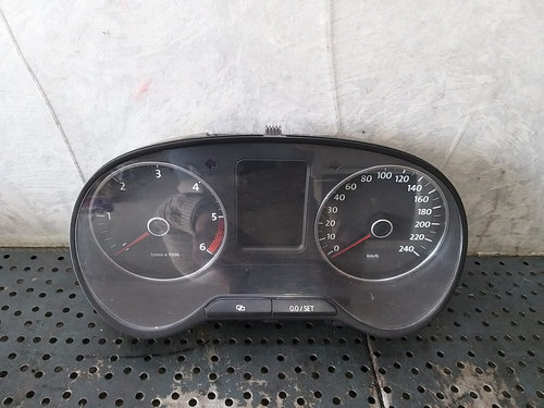 Ceasuri bord diesel vw polo 6r 6r0920861d