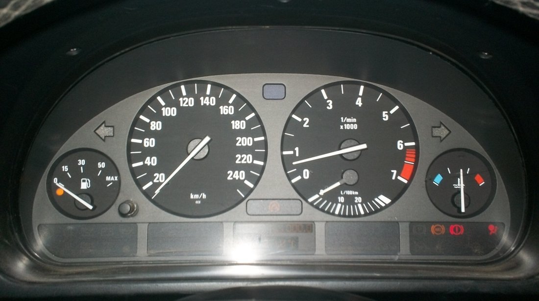 Ceasuri bord ( indicatoare ) BMW E39 ( seria 5 ) 2000 benzina in stare foarte buna